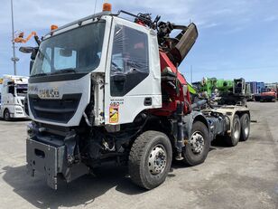 损坏的带挂钩升降式装卸车 IVECO TRAKKER 450e6 / DALBY