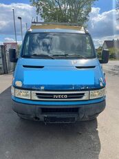 带防水布卡车 IVECO Daily 45C17D DoKa P+P
